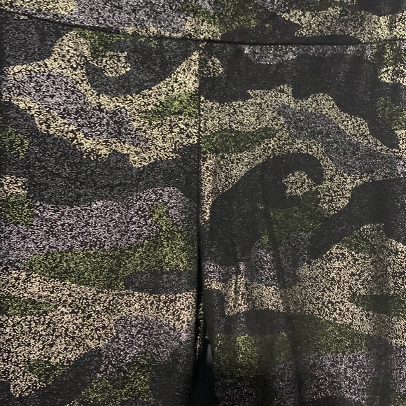 Metallic Camo Print. Size Small A31 - Picture 2 of 3